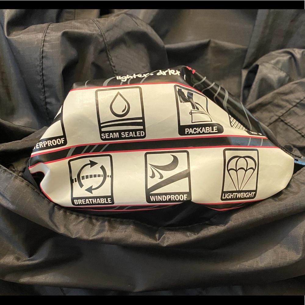 Hi-Tec Packable Rain-Jacket. Medium. Black. - image 5